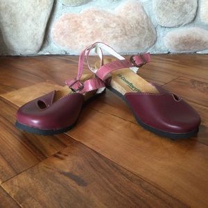 ✔️ Comfortfube Claret Red Flat Sandals Size 39 or 8